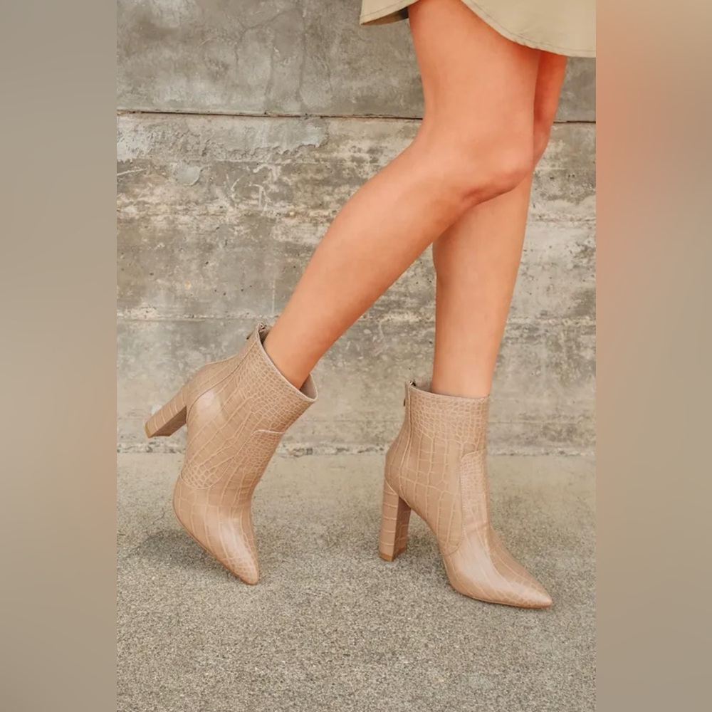 NEW Billini Kourt nude croc booties Size 10